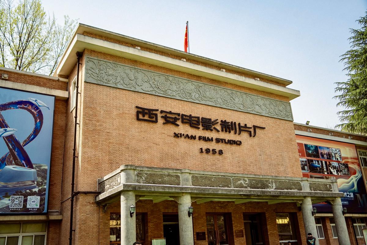 操处女警花逼小说的相关介绍