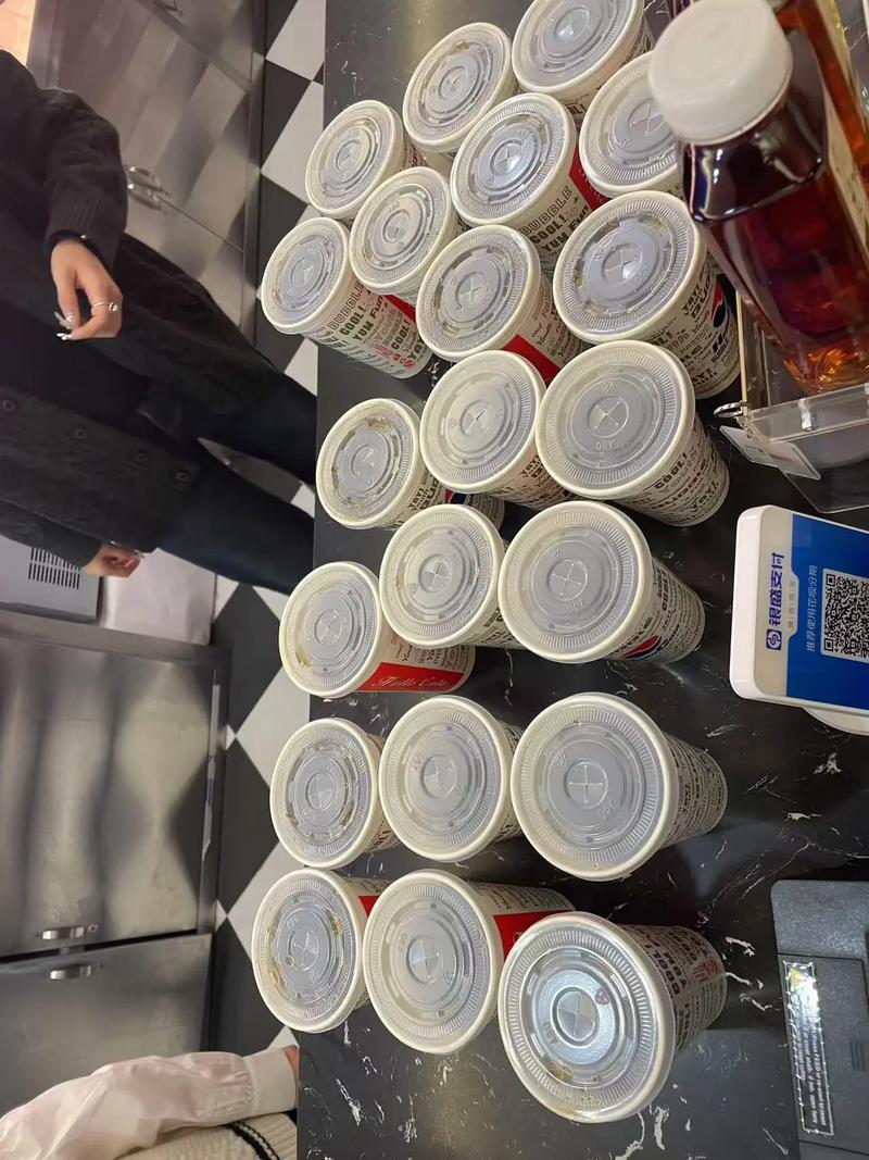 酒店人妻激情偷拍在线的相关介绍
