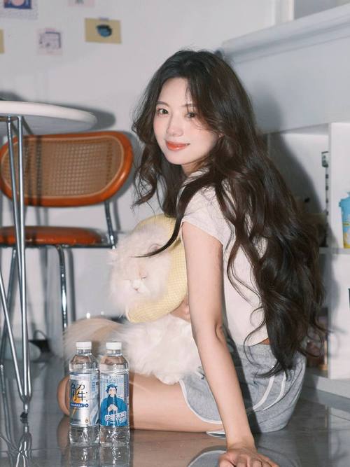 人妻少妇精品激情在线的相关介绍